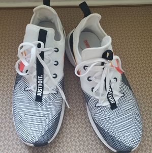 Women's Nikes size 9.5